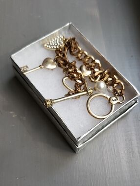 Juicy Couture charm bracelet 8in gold tone